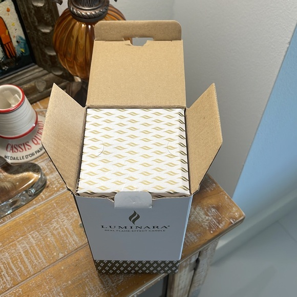 LUMINARA Beige Flameless 5" Pillar Candle in box with Remote - Picture 6 of 8